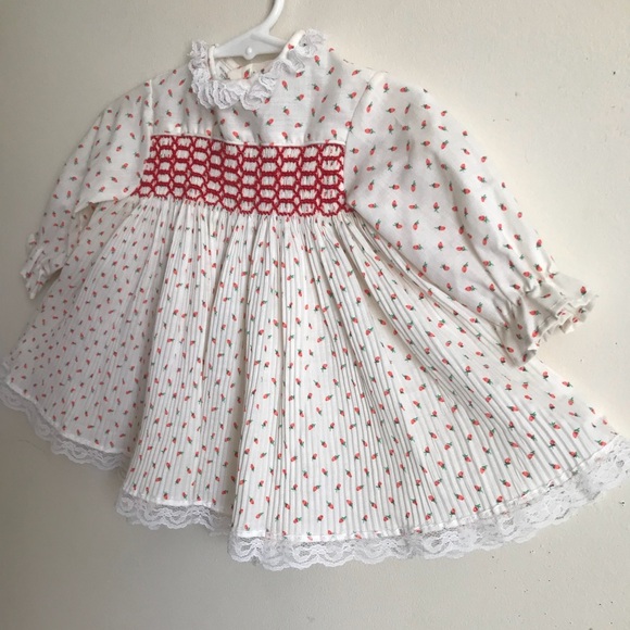 Rare Vintage 1960’s Hand Smocked Lace Baby Dress - Picture 1 of 8